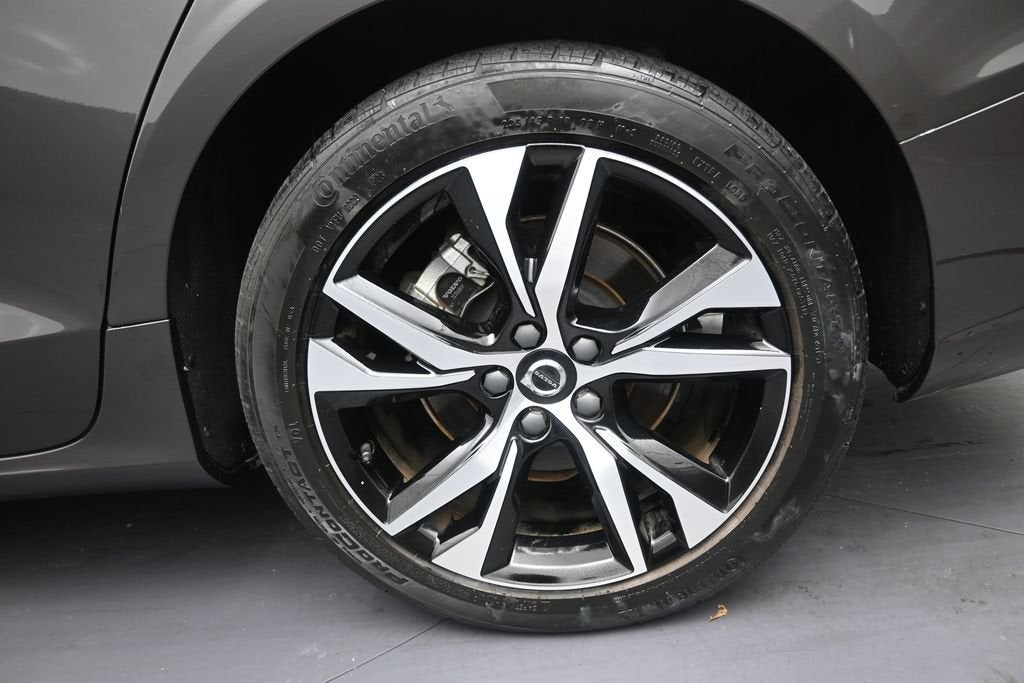 2024 Volvo S60 B5 Core Dark Theme
