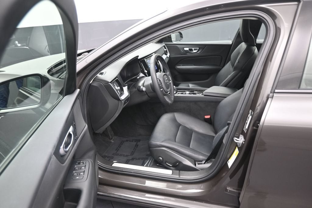 2024 Volvo S60 B5 Core Dark Theme