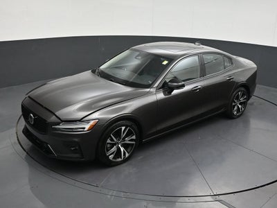 2024 Volvo S60 B5 Core Dark Theme