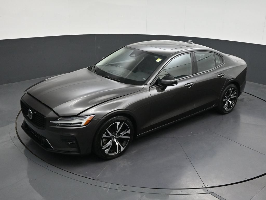 2024 Volvo S60 B5 Core Dark Theme