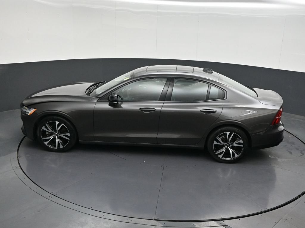 2024 Volvo S60 B5 Core Dark Theme