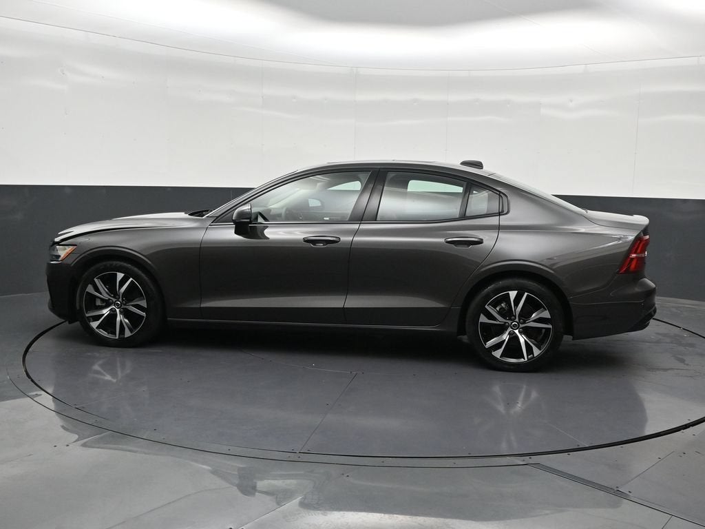 2024 Volvo S60 B5 Core Dark Theme