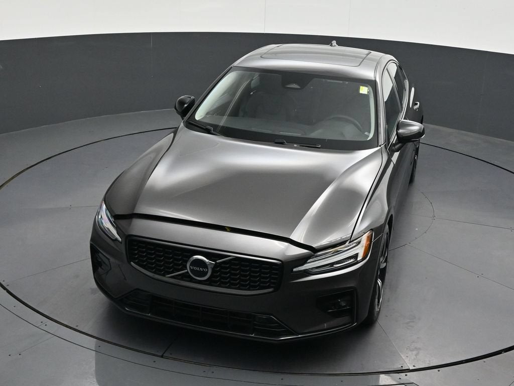 2024 Volvo S60 B5 Core Dark Theme