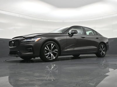 2024 Volvo S60 B5 Core Dark Theme