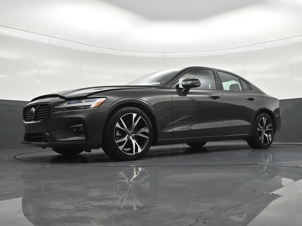 2024 Volvo S60 B5 Core Dark Theme
