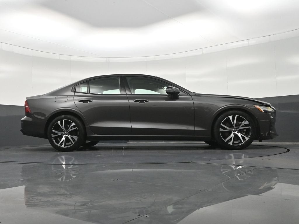 2024 Volvo S60 B5 Core Dark Theme