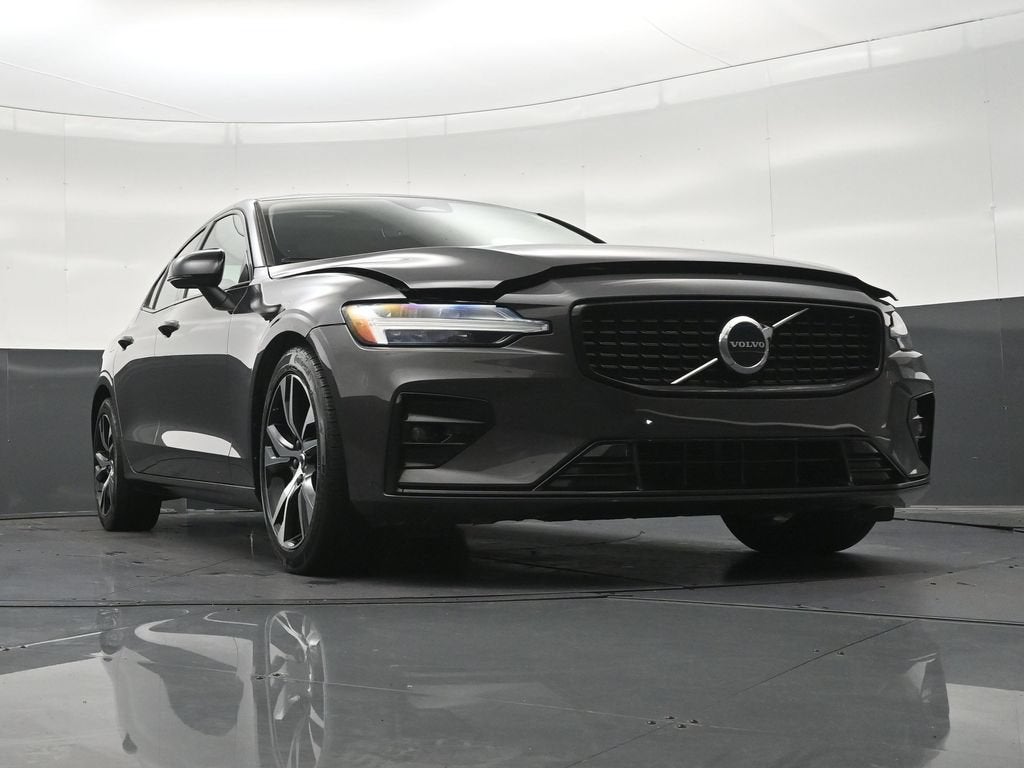 2024 Volvo S60 B5 Core Dark Theme