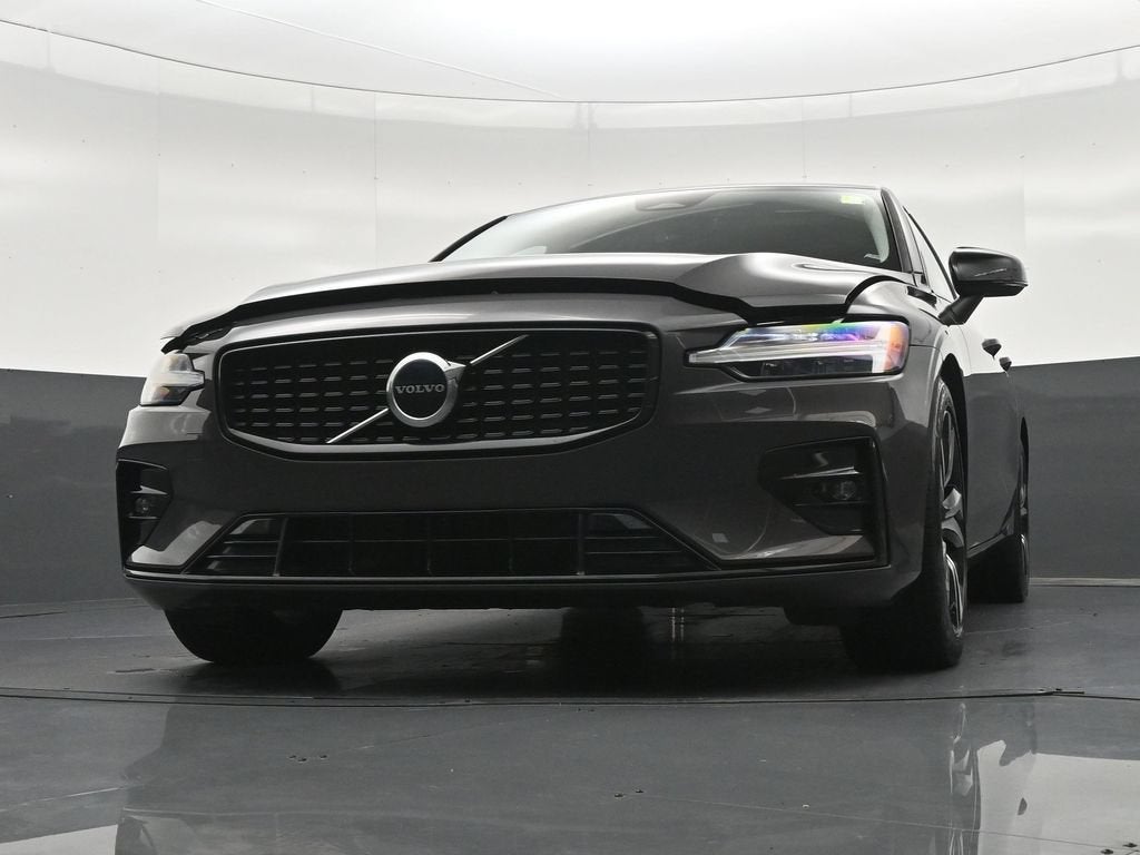 2024 Volvo S60 B5 Core Dark Theme