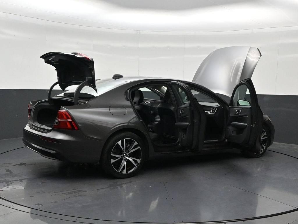 2024 Volvo S60 B5 Core Dark Theme
