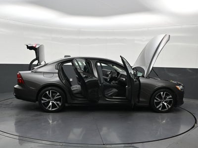 2024 Volvo S60 B5 Core Dark Theme