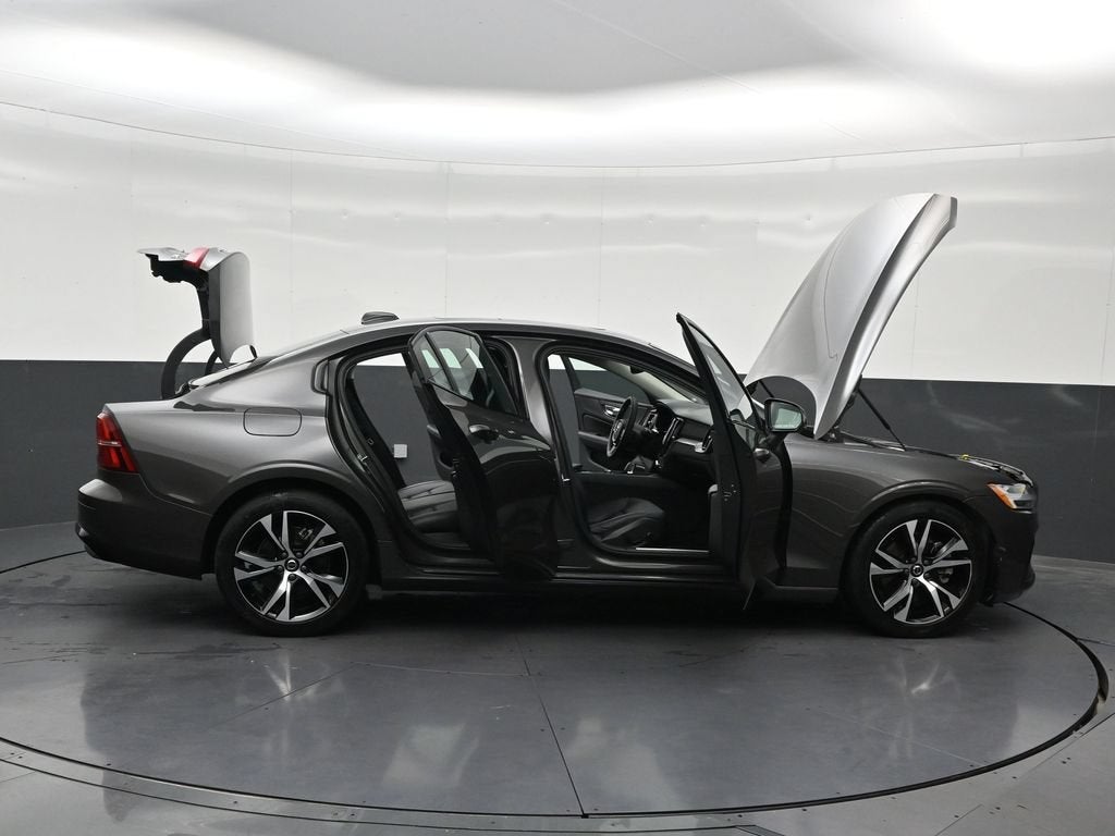 2024 Volvo S60 B5 Core Dark Theme