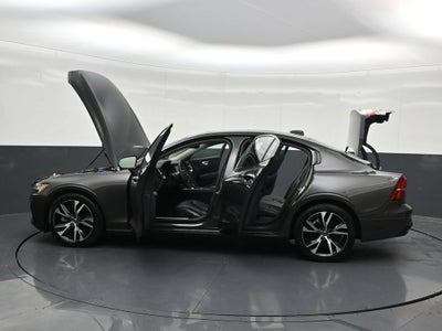 2024 Volvo S60 B5 Core Dark Theme