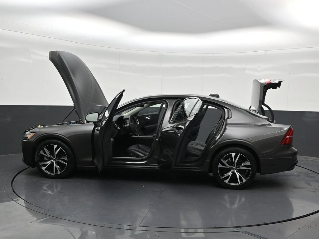2024 Volvo S60 B5 Core Dark Theme