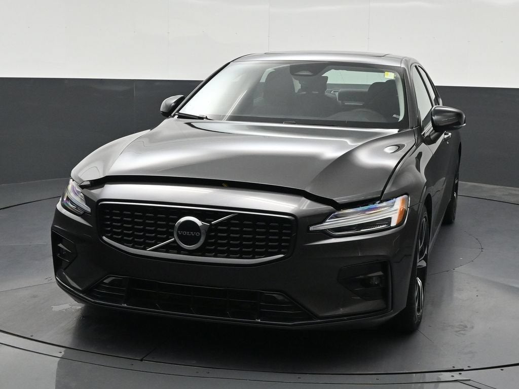2024 Volvo S60 B5 Core Dark Theme