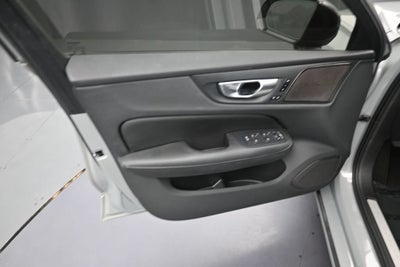 2024 Volvo S60 Plus Dark Theme
