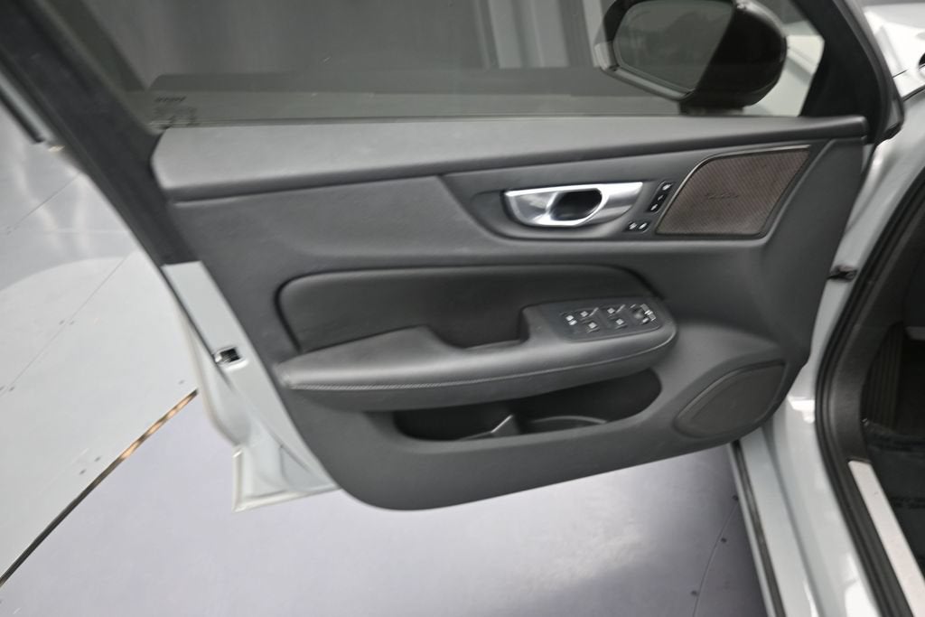 2024 Volvo S60 Plus Dark Theme