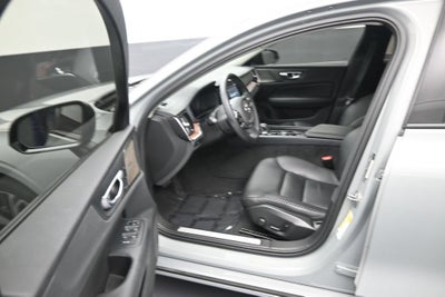 2024 Volvo S60 Plus Dark Theme