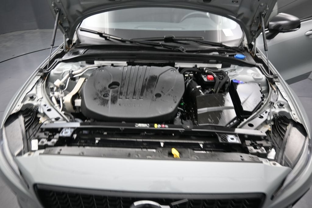 2024 Volvo S60 Plus Dark Theme