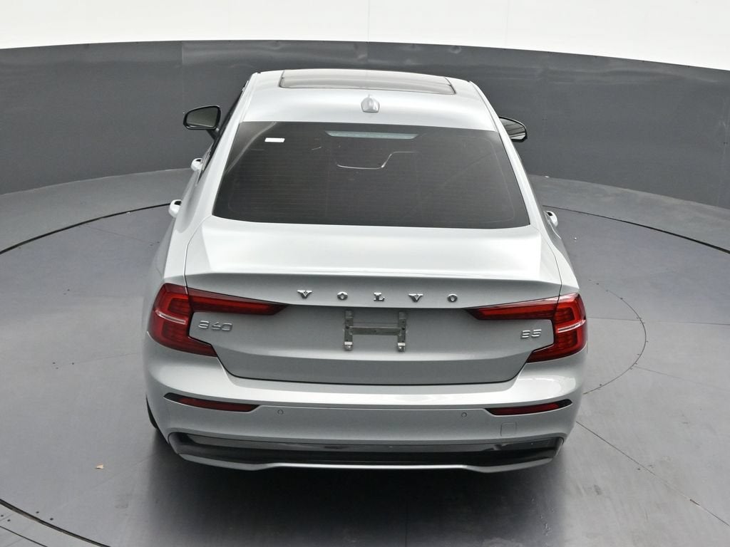 2024 Volvo S60 Plus Dark Theme
