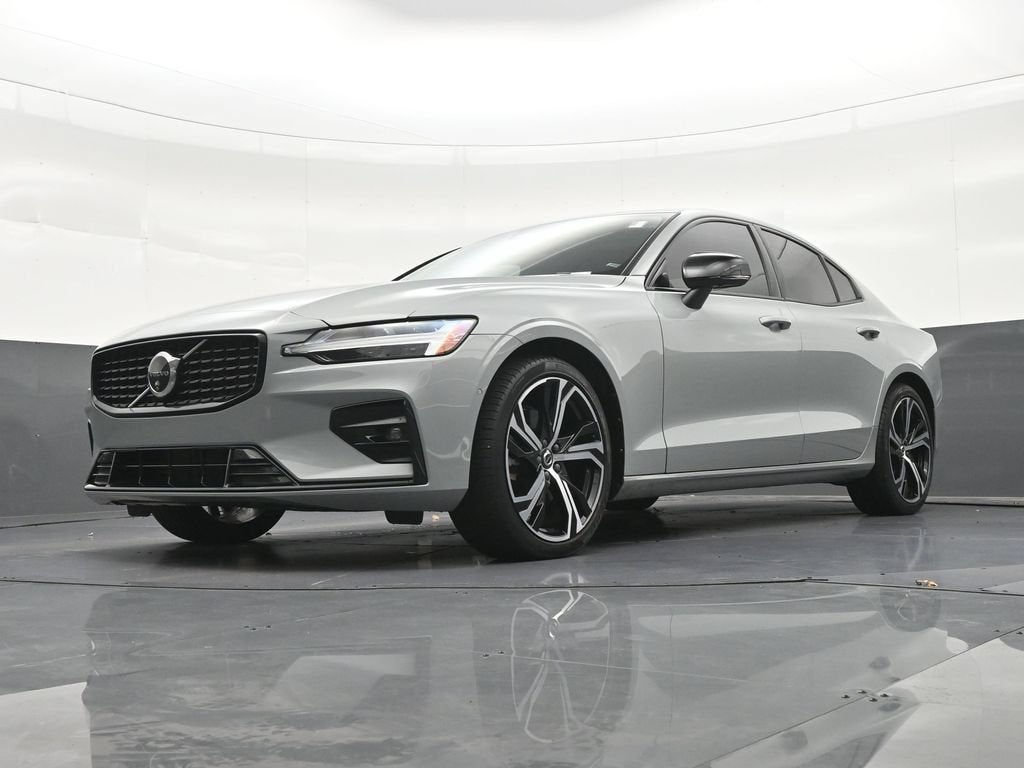 2024 Volvo S60 Plus Dark Theme