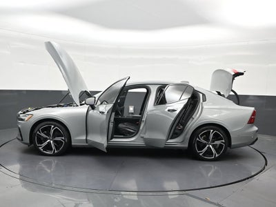 2024 Volvo S60 Plus Dark Theme