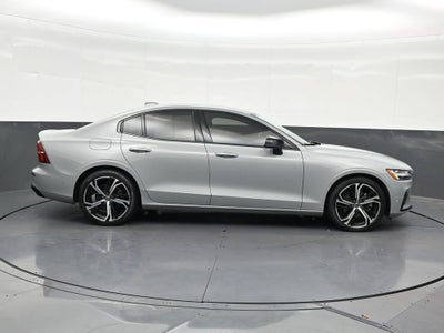 2024 Volvo S60 Plus Dark Theme