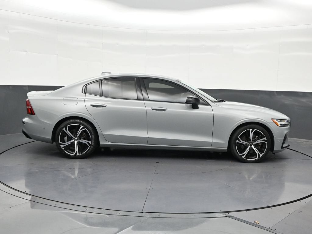 2024 Volvo S60 Plus Dark Theme
