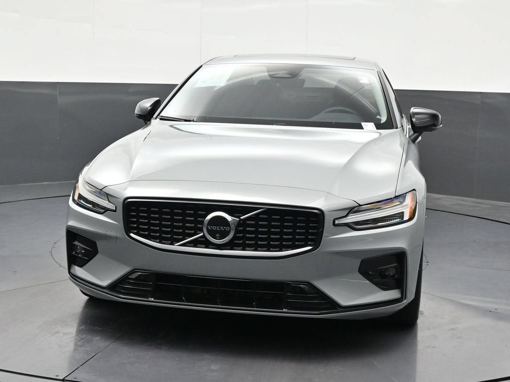 2024 Volvo S60 Plus Dark Theme