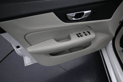 2024 Volvo S60 B5 Plus Dark Theme