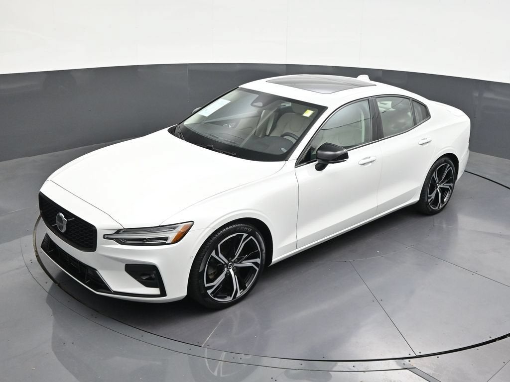 2024 Volvo S60 B5 Plus Dark Theme