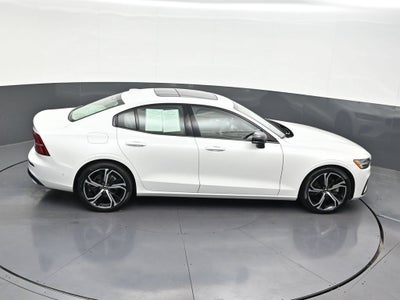 2024 Volvo S60 B5 Plus Dark Theme
