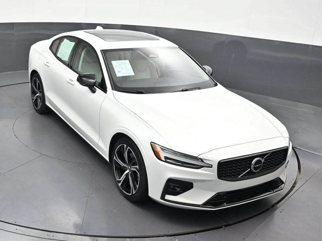 2024 Volvo S60 B5 Plus Dark Theme