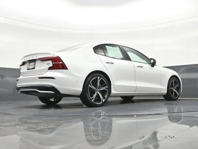 2024 Volvo S60 B5 Plus Dark Theme