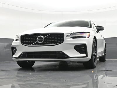 2024 Volvo S60 B5 Plus Dark Theme