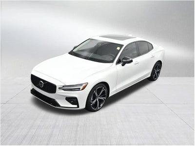 2024 Volvo S60 Plus Dark Theme