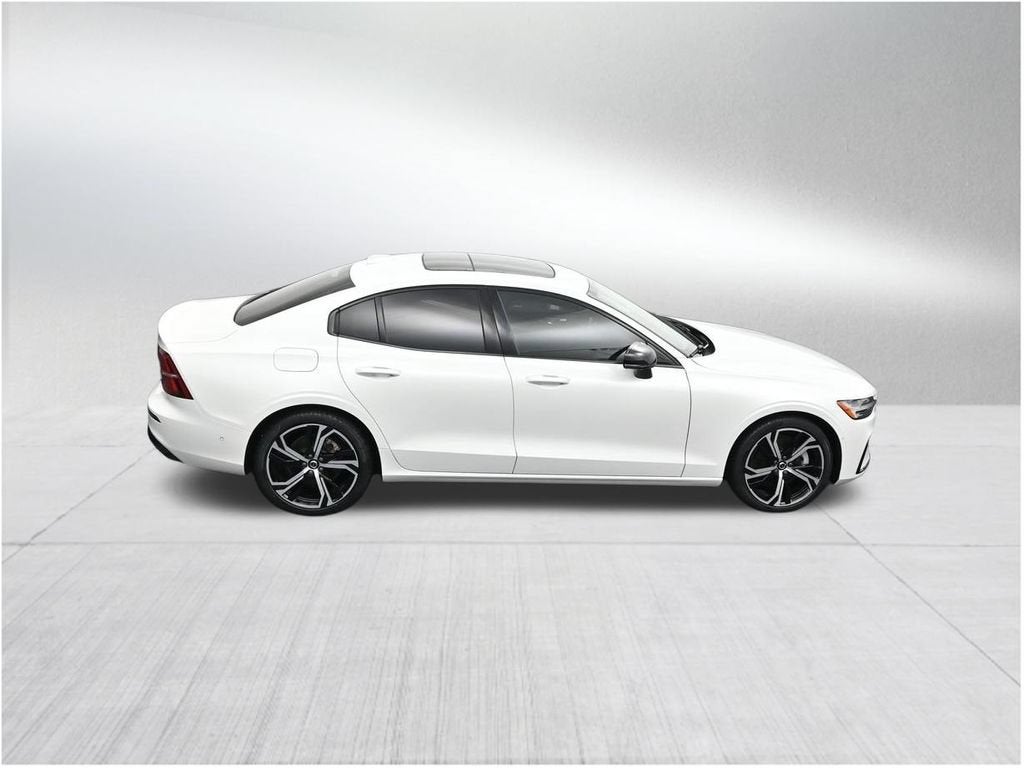 2024 Volvo S60 Plus Dark Theme