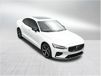 2024 Volvo S60 Plus Dark Theme