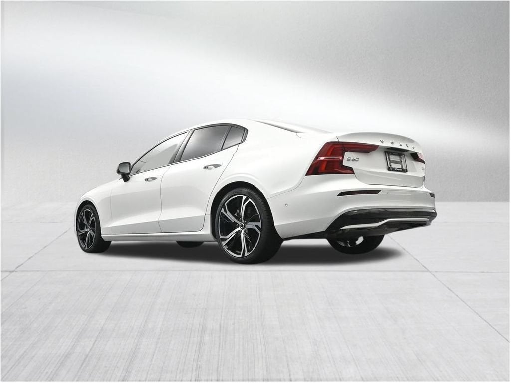 2024 Volvo S60 Plus Dark Theme