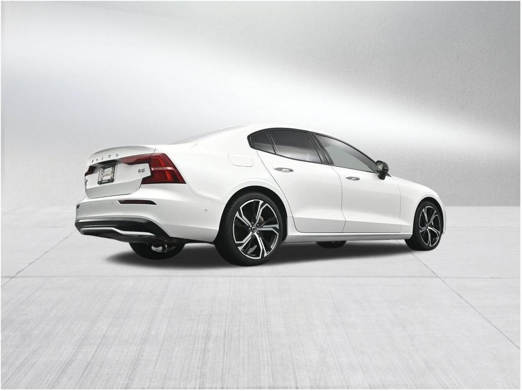 2024 Volvo S60 Plus Dark Theme
