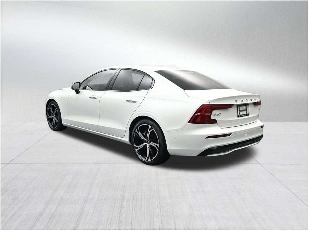 2024 Volvo S60 Plus Dark Theme