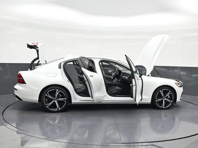 2024 Volvo S60 Plus Dark Theme