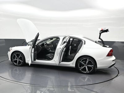 2024 Volvo S60 Plus Dark Theme