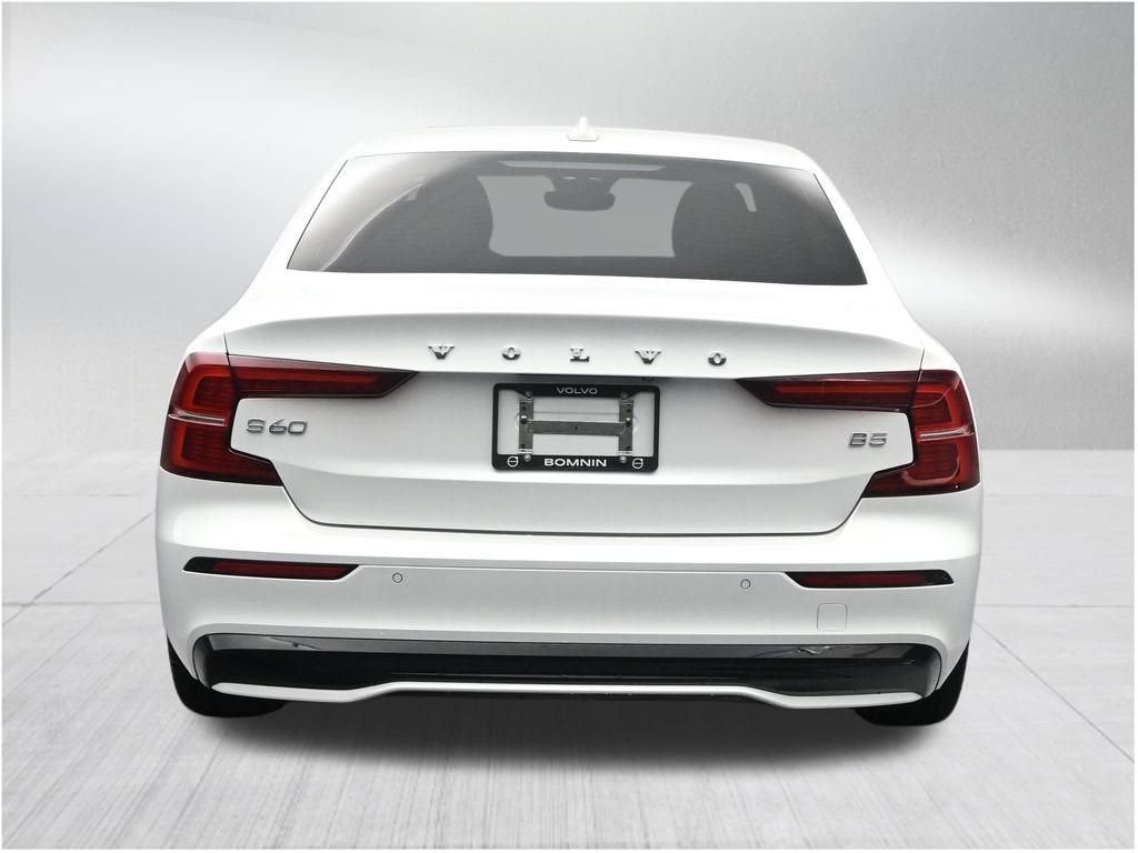 2024 Volvo S60 Plus Dark Theme