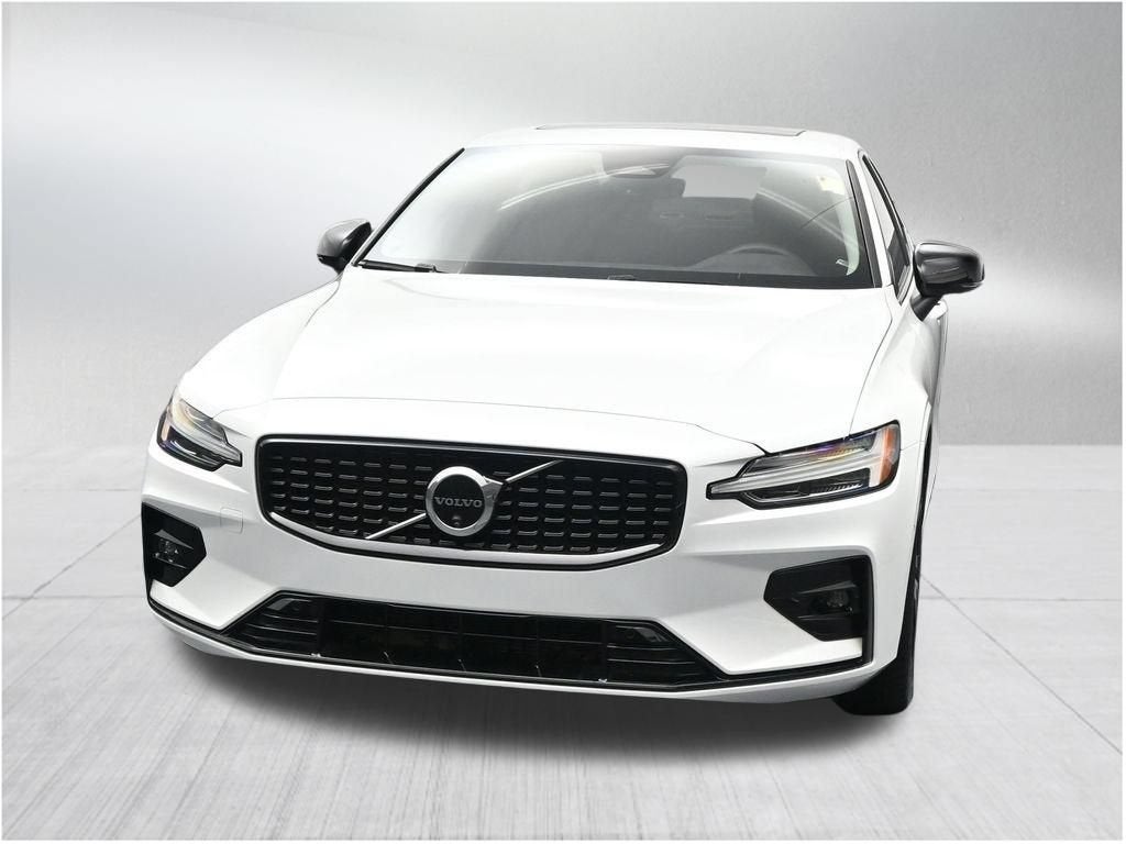 2024 Volvo S60 Plus Dark Theme