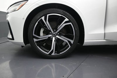 2024 Volvo S60 Plus Dark Theme