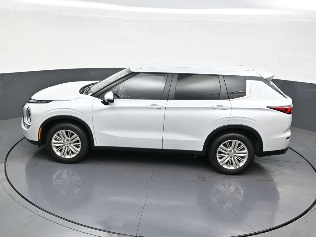 2024 Mitsubishi Outlander ES