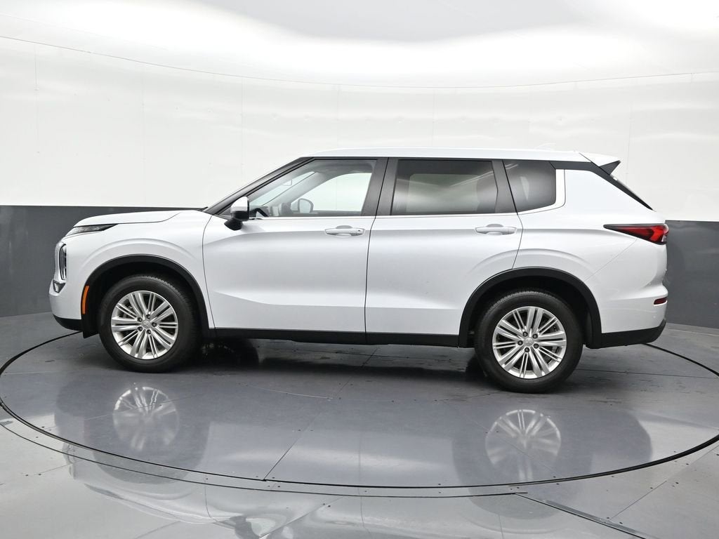 2024 Mitsubishi Outlander ES