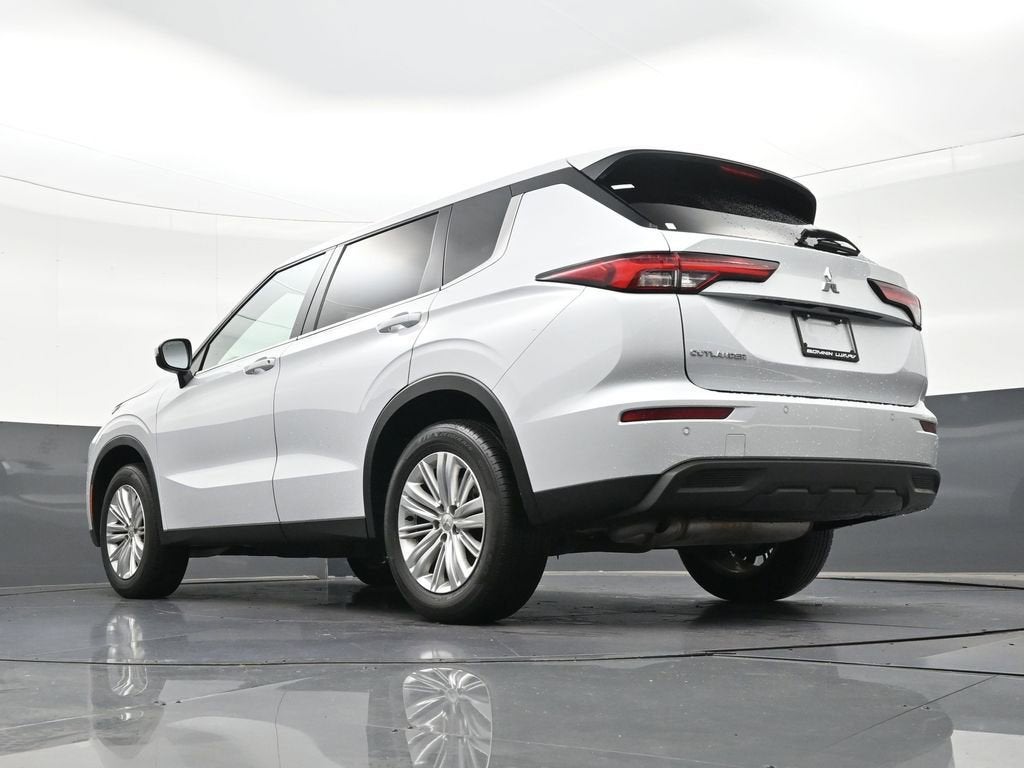 2024 Mitsubishi Outlander ES