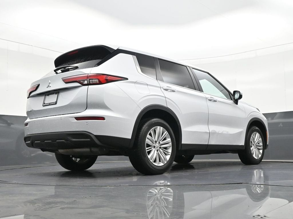2024 Mitsubishi Outlander ES