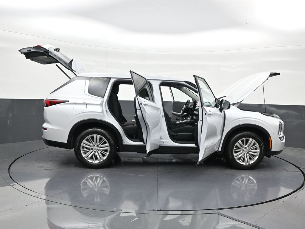 2024 Mitsubishi Outlander ES